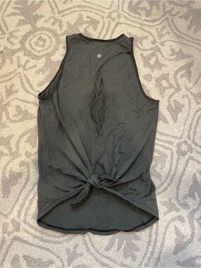 Lululemon green tie back tank top